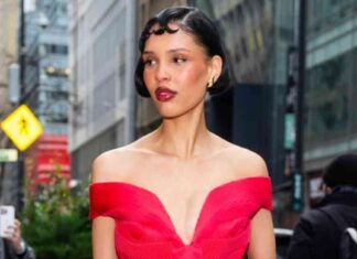 nara-smith-stuns-in-dreamy-plunging-holiday-minidress