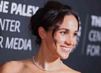 timeless-duchess-meghan-stuns-in-black-strapless-gown-for-red-carpet-event