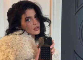 twinning-in-style-kylie-jenner-and-kris-jenner-in-fab-shearling-coats