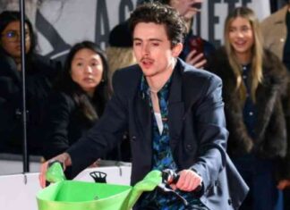 Timothée Chalamet Arrives at Premiere on Lime E-Bike: A Stylish Entrance timothe-chalamet-arrives-at-premiere-on-lime-e-bike-a-stylish-entrance