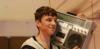 90s Vintage Fashion: Unlock Timeless Style Secrets Today! pexels photo 8884998