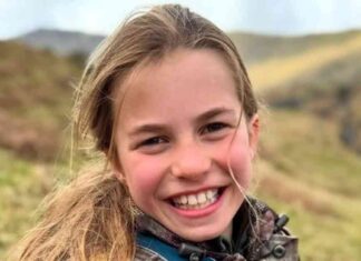 princess-charlottes-10th-birthday-portrait-mimics-mom-kate