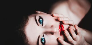 Bekgo.store Fashion: Discover Stunning Styles That Elevate Your Look blue eyes woman female makeup 60894