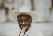 Old Fashioned Smoking Kit: Discover Timeless Elegance Today!