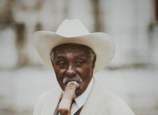 Old Fashioned Smoking Kit: Discover Timeless Elegance Today!