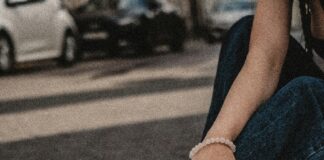 Petite Wide Leg Jeans: Unlock Effortless Style for Every Occasion pexels photo 18804993