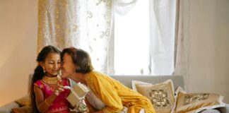 Mother Daughter Jewelry: Discover The Perfect Bonding Gift Today pexels photo 8819126