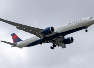 Lessons Learned from Delta Flight DL275 Diverted at LAX: A Traveler’s Guide Delta Airlines, Delta Flight DL275, Flight DL275, Flight Diversions, Travel News, Airline Policies, LAX Diversion, Delta Flight DL275 Diverted LAX (5)