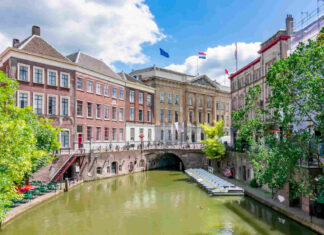 Discover Utrecht: News, Sports, and Career Opportunities Utrecht, Utrecht Nieuws, Utrechts Sportnieuws, Roemeens Voetbalelftal, Nederlands Elftal, Ajax Utrecht, FC Utrecht, Opstellingen, Gemeente Utrecht Vacatures